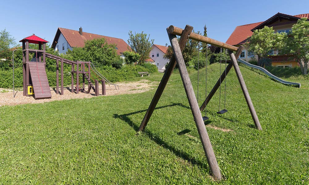 Kinderrutsche Spielplatz Gemeinde Willmering